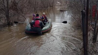 В Актобе затапливает дачи. Эвакуировали более 100 человек