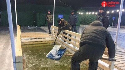 Проруби для купающихся на Крещение начали готовить в Астане