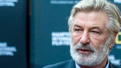 Алек Болдуин примирился с родными погибшей на съёмках оператора