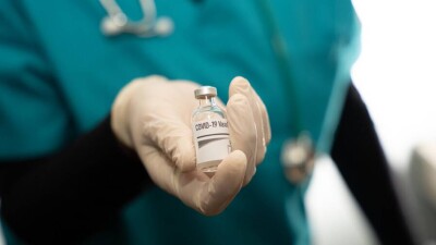 В Pfizer заявили, что вакцина против штамма "Омикрон" будет готова в марте