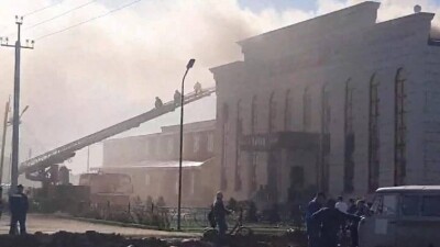 Крупный пожар в Уральске. Горит банкетный зал ресторана