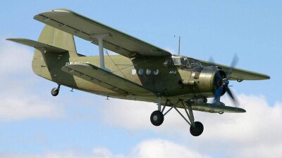 Самолёт Ан-2 с пятью людьми на борту из-за резкого снижения попал в водоём в Костанайской области