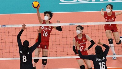 Ассоциация волейбола Китая извинилась за игру женской сборной в респираторах