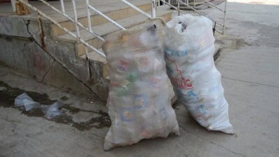 Жителям Туркменистана запретили собирать пластиковые бутылки. Это позорит страну