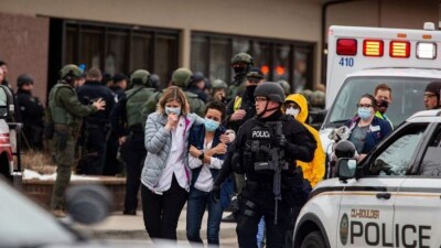 Массовое убийство в супермаркете США: Мотивы стрелявшего неизвестны