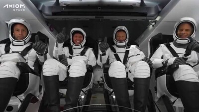 Впервые SpaceX отправил на МКС космических туристов