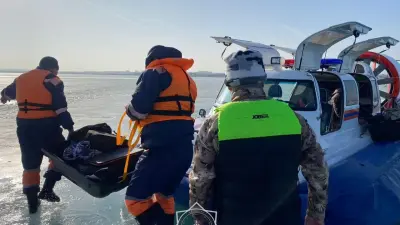 Рыбаков на отколовшейся льдине отнесло на 1,5 км от берега на Капшагае