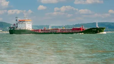 Иран открыл Ормузский пролив для гражданских судов, цены на нефть упали