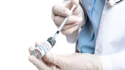 В Азербайджане всех работающих и студентов обязали привиться от Covid-19