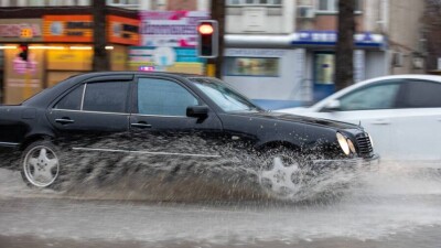 Улицы Алматы затопило после сильного дождя