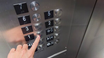 Мужчина напал на детей в лифте Алматы: какое наказание назначил суд