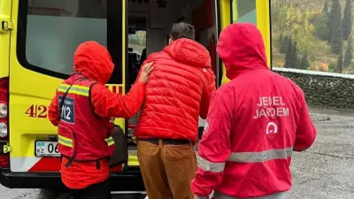 Спасатели пришли на помощь туристу, получившему травму в горах Алматы