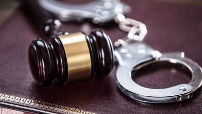 Сотрудницу ЦОНа Шымкента приговорили к шести годам за мошенничество