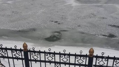 Жительница Астаны спасла провалившегося под лёд 11-летнего мальчика