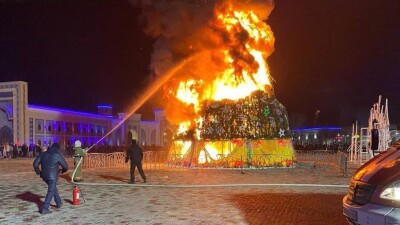 В Таразе сгорела главная ёлка