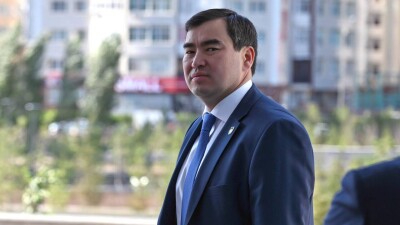 Новым главой МЧС назначен начальник службы охраны президента Чингис Аринов