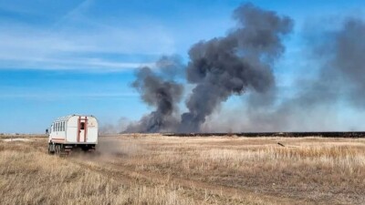 Пожар возле аэропорта Астаны тушили шесть часов