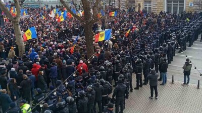 Более 10 тысяч человек вышли на антиправительственный митинг в Кишинёве