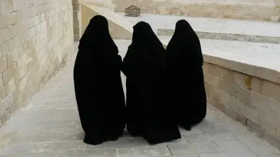 МУС выдал ордера на арест руководителей "Талибана" за преследование женщин и девочек