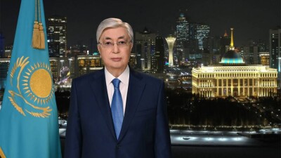 Токаев поздравил казахстанцев с Новым годом: 2022-й следует объявить Годом детей