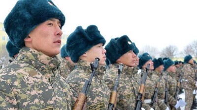 Около 17 тысяч казахстанцев призовут в армию весной