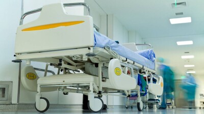 Подростки ворвались в детскую больницу Петропавловска, избили пациентку и врача