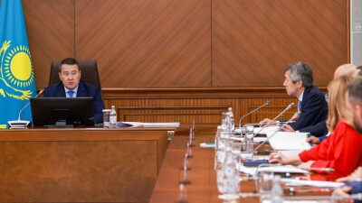 Алихан Смаилов встретился с представителями среднего бизнеса четырёх областей Казахстана