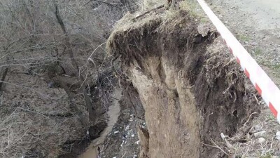 В Медеуском районе Алматы из-за оползня обрушился участок дороги