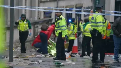 Автомобиль протаранил толпу футбольных фанатов в Ливерпуле, есть пострадавшие