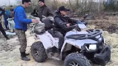 10-летний мальчик на квадроцикле помогал в укреплении дамбы в СКО: почему наказали родителей