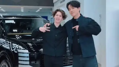 Димаш вручил Михаилу Шайдорову обещанный автомобиль