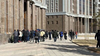 В Астане задержали рабочих из Жанаозена, собравшихся у здания Минэнерго