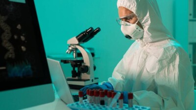 Министр здравоохранения Великобритании признал распространение в стране нового штамма Covid-19