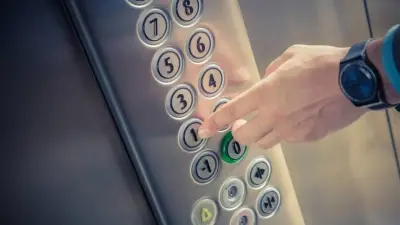 Лифт сорвался с 12-го этажа в Шымкенте, пострадала женщина 