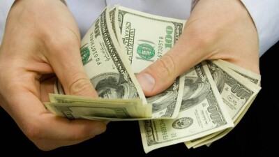 Сколько стоят доллар и рубль в обменниках Казахстана 2 сентября
