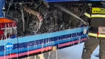 Автобус с пассажирами загорелся на трассе в Карагандинской области