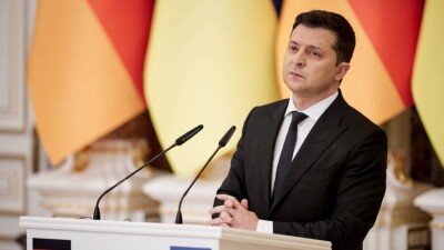 Украинские депутаты массово покинули страну. Зеленский дал им 24 часа на возвращение