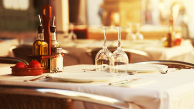 В Атырауской области время работы кафе и летников ограничили до 20.00