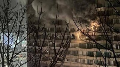 Пострадавший при пожаре в Караганде упал с восьмого этажа на автомобиль