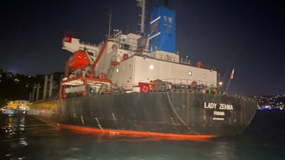 Судно из Украины село на мель в Босфоре. Движение в проливе приостановили