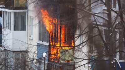 Случайно оказавшиеся на месте пожара бойцы СОБР спасли детей и вынесли газовый баллон из квартиры в Семее