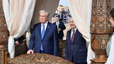 Токаев в сопровождении Мирзиёева посетил достопримечательности Хивы