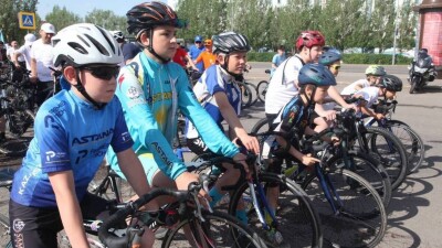 700 человек приняли участие в велопробеге против наркотиков в Астане