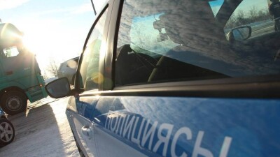 Полицейский во время преследования переехал упавшего на землю мотоциклиста в Атырауской области
