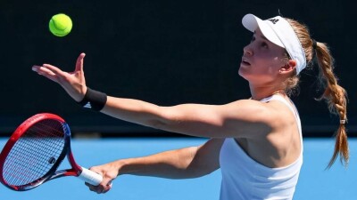 Елена Рыбакина снялась с турнира в Дубае из-за травмы спины