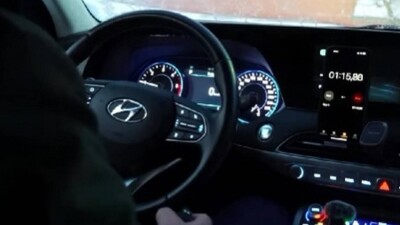"Пяти минут достаточно для прогрева". Министр экологии снял на видео эксперимент со своей машиной