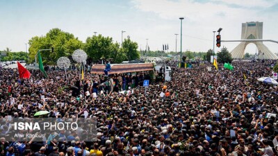 Около 3 млн человек пришли на похороны погибшего в авиакатастрофе президента Ирана