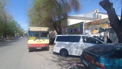 ДТП с пассажирским автобусом произошло в Уральске, погиб пешеход, пострадали пассажиры