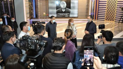 Семье погибшего сотрудника телеканала "Алматы" выделят квартиру