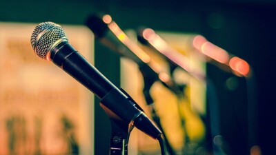В Кыргызстане артистам запретили петь под фонограмму